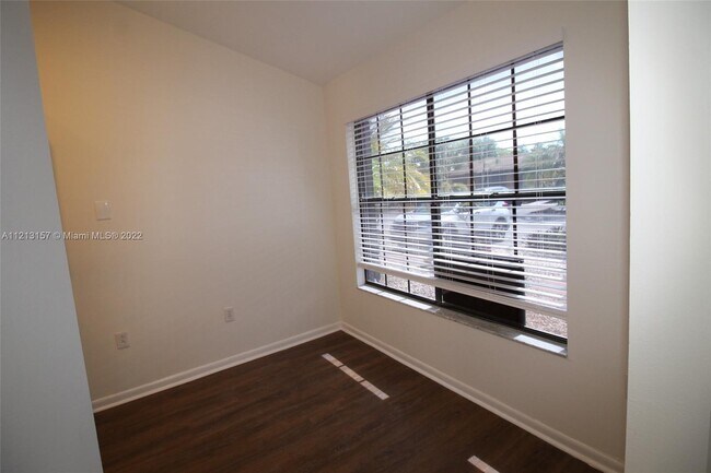 Building Photo - 2331  Dogwood Ct  . Pembroke Pines Fl 33026