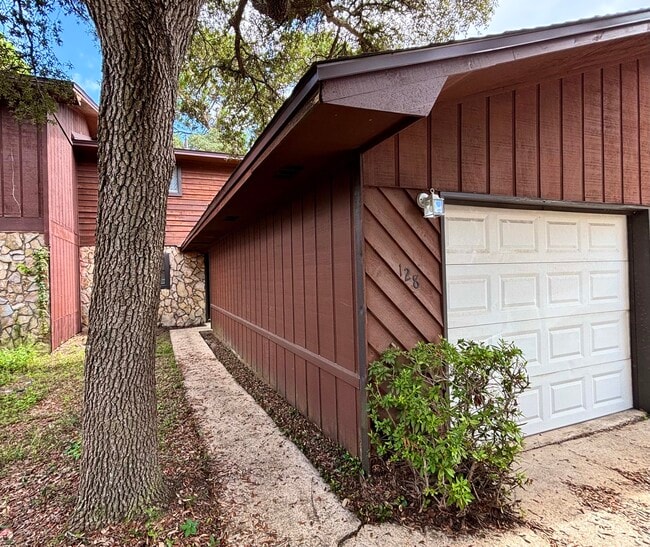 Building Photo - 32 7th Ave