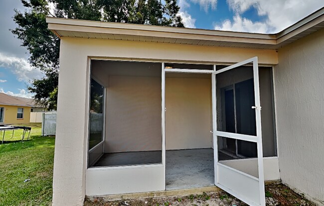 Building Photo - 160 Kings Pond Ave