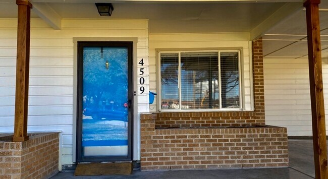 Primary Photo - Arlington Heights Cottage