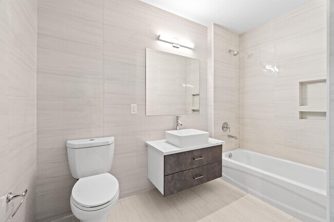 Building Photo - 412 Whiton St