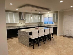 Building Photo - 5354 Lindley Ave