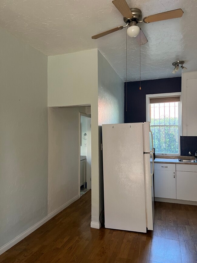 Building Photo - 6089 Cashio St