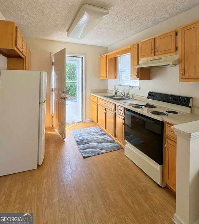 Building Photo - 110 Lake Crest Dr