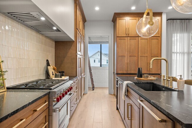 Building Photo - 601 S 9th St