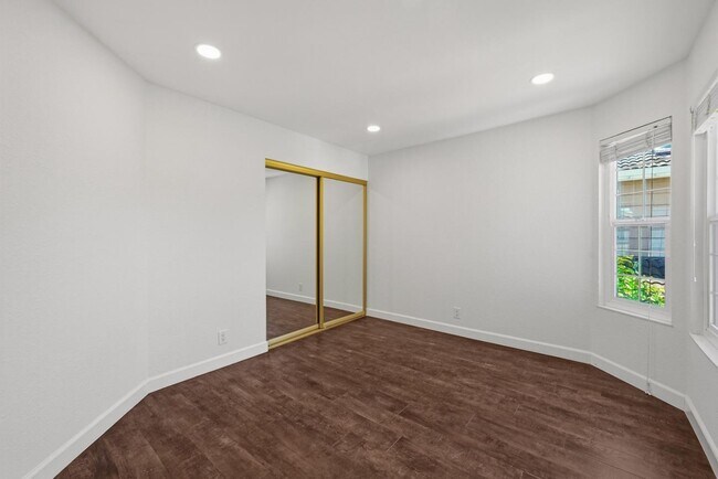 Building Photo - 1286 Crestpoint Dr