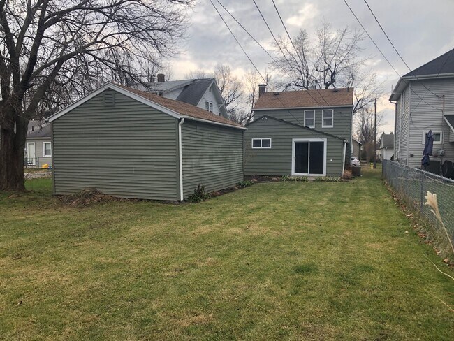 Building Photo - 3 Bedroom House
