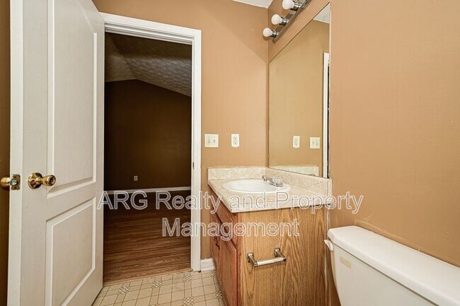 Building Photo - 2956 Fields Dr