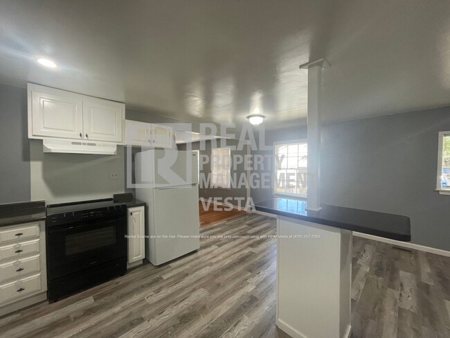 Building Photo - Newly Remodeled 4 Bedroom Home in South Macon