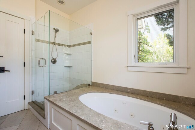 Building Photo - 14 Burr Rd