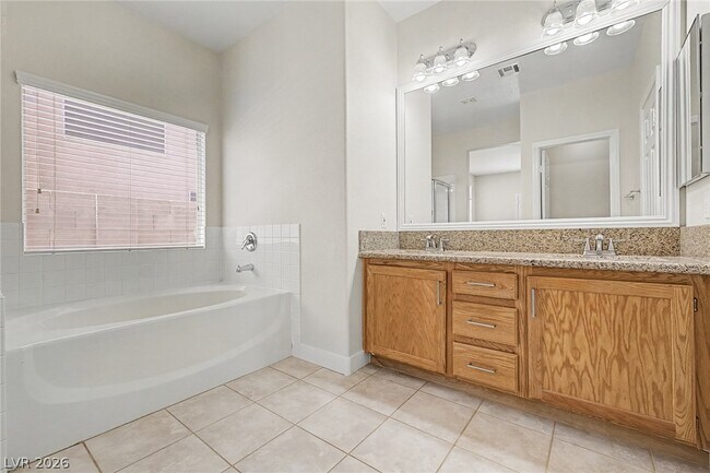 Building Photo - 571 Kavanagh Pl