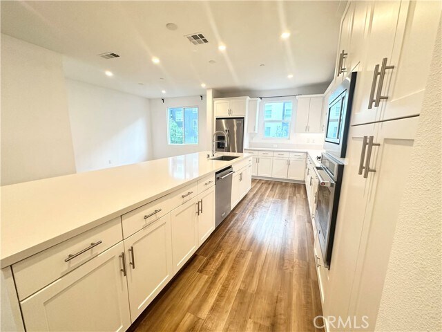 Building Photo - 126 Schick