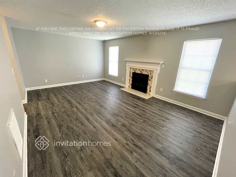 Building Photo - 916 Anchor Way NE