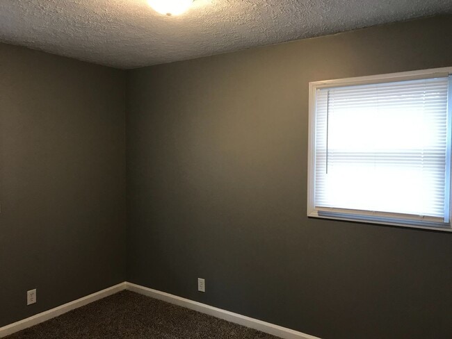 Building Photo - Eagledale - 3 BR home