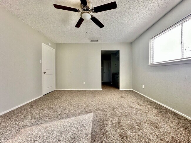 Building Photo - Updated 4 Bedroom Home w/ Gorgeous Floors