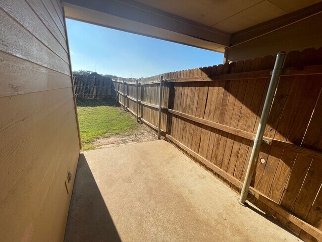 Building Photo - 105-107 Sunburst Court