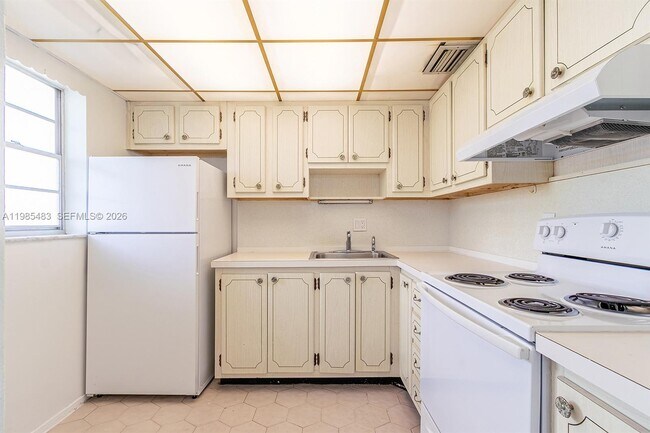 Building Photo - 700 Layne Blvd