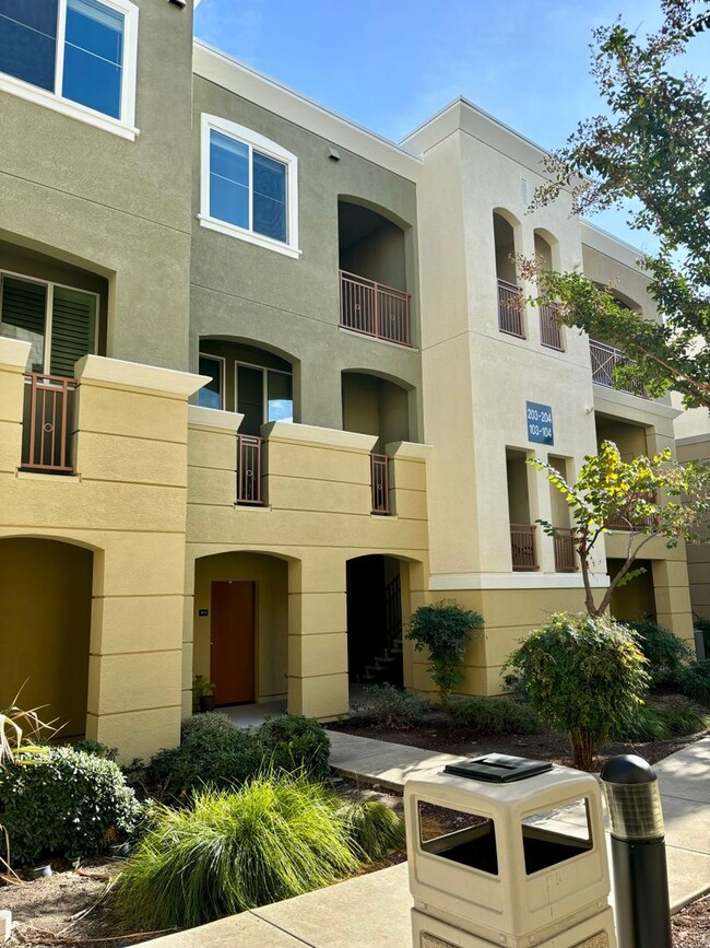 Primary Photo - Fabulous San Ramon Condo- Near Bishop Ranc...