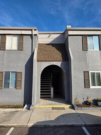 Building Photo - Furnished 2-Bedroom, 2-Bathroom Condo in Tampa