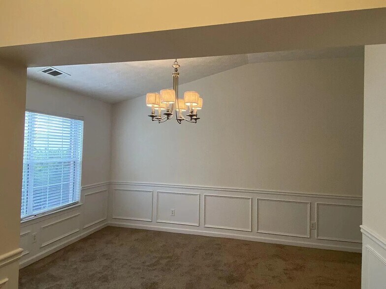 Building Photo - 5548 Silver Springs Dr