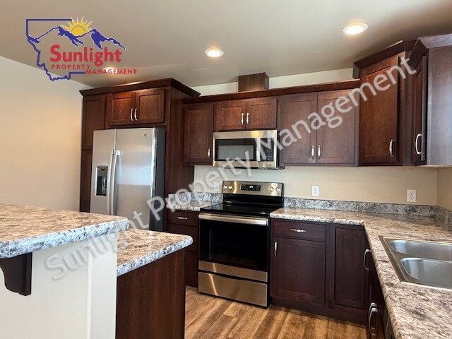Building Photo - Newer 3 Bed 2 Bath Home in the Heights