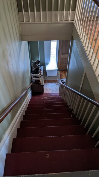 Primary Photo - 294 Western Ave