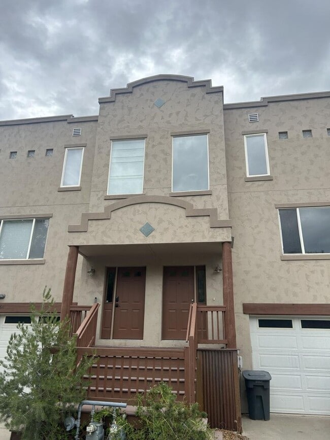 Building Photo - Charming 3-Bedroom, 2-Bath Townhouse Near ...