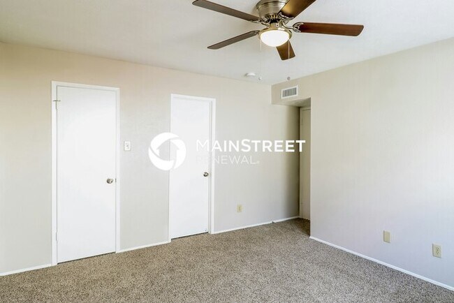 Building Photo - 4 Bedroom Pet-Friendly Home in Dallas, TX with Main Street Renewal