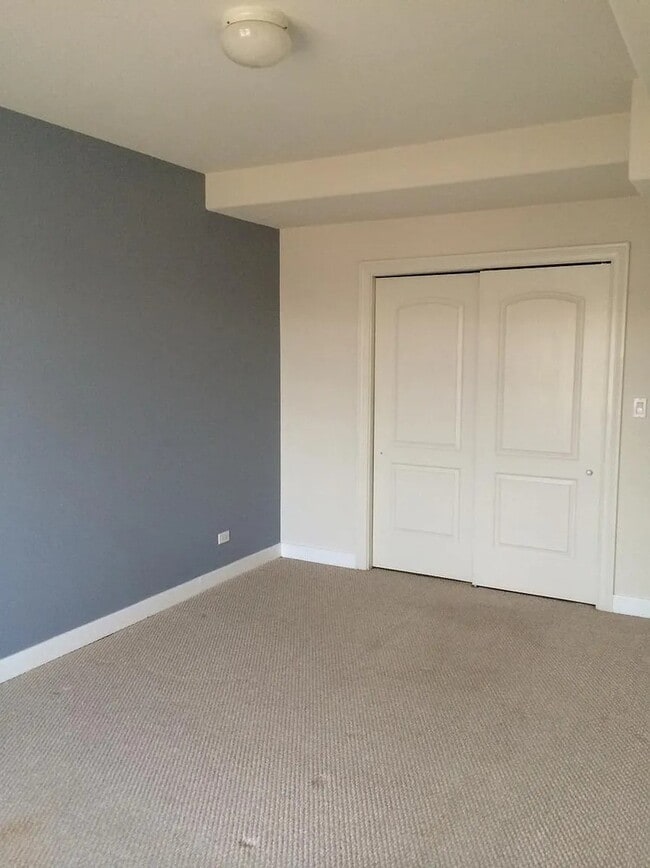 Building Photo - 4335 W Irving Park Rd