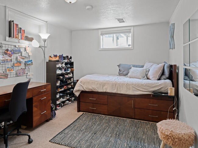 Building Photo - 544 E 600 N