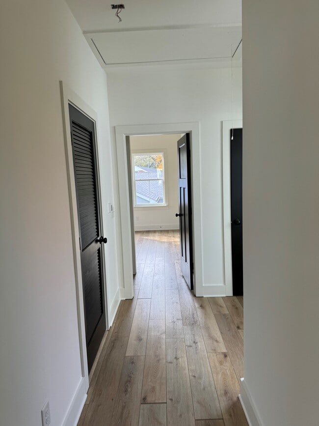 Building Photo - 509 Rosedale Ave