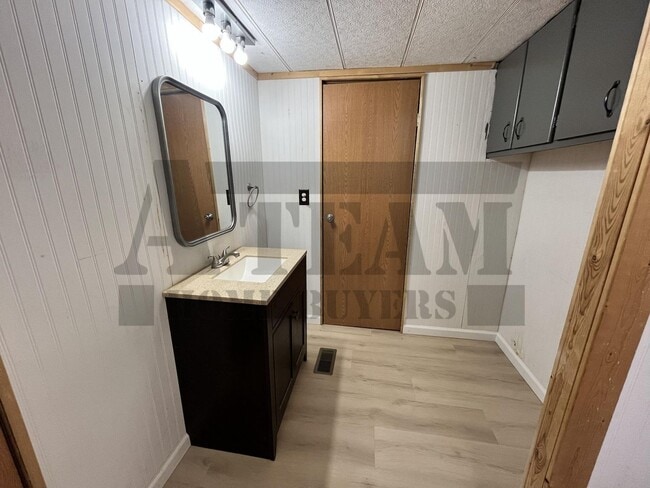 Building Photo - Charming 2-bedroom, 1-bathroom home!