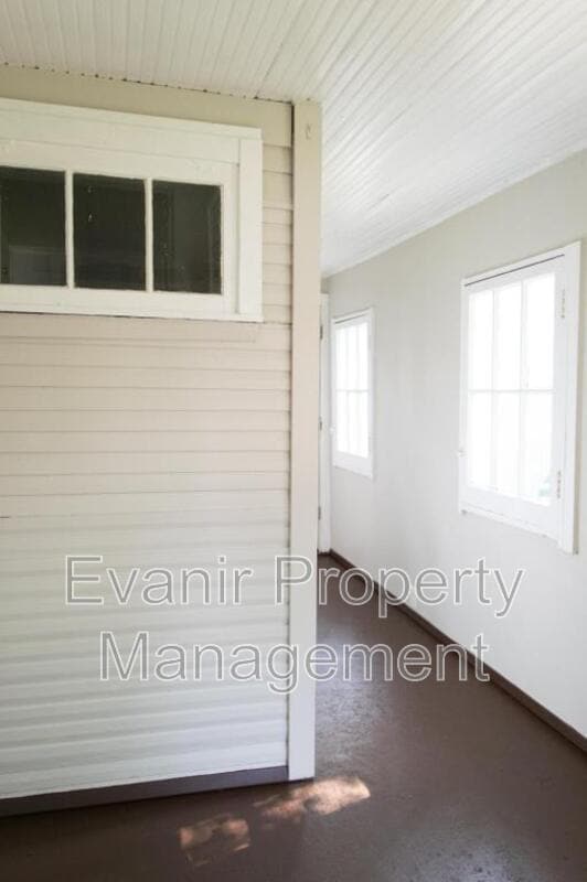 Building Photo - 1532 Bowman Ave