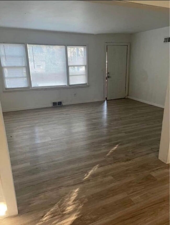 Building Photo - Newly remodeled 2-bedroom home near Downto...