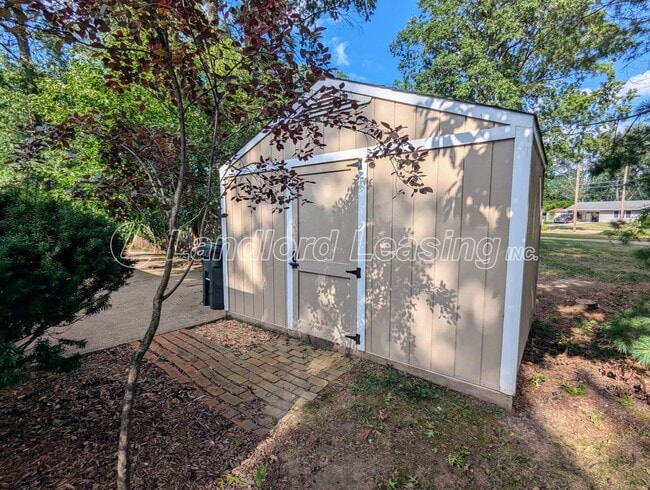 Building Photo - Updated Ranch on Corner Lot in Vermilion