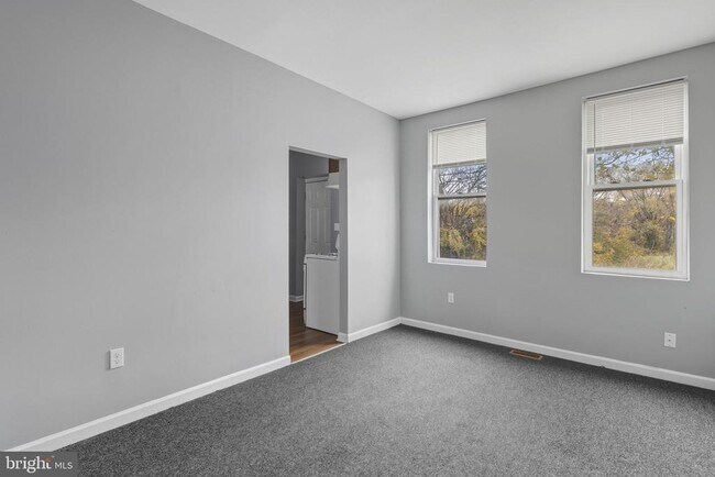 Building Photo - 1209 N Dukeland St