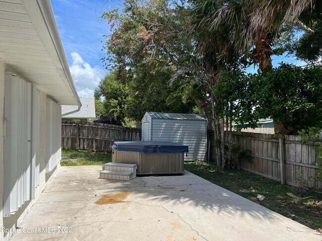 Building Photo - 440 River Grove Ct