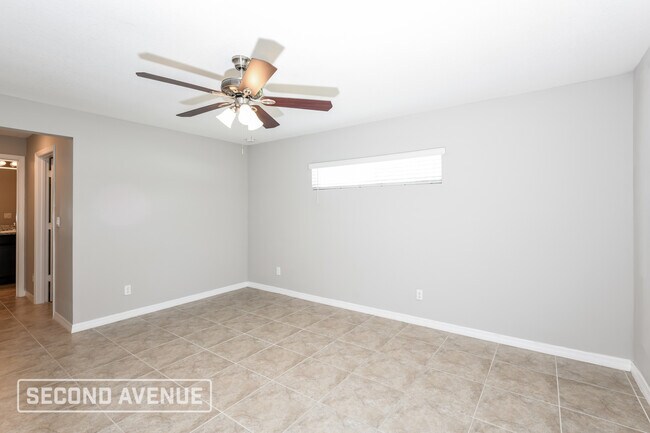 Building Photo - 1312 Vancouver Ave SE