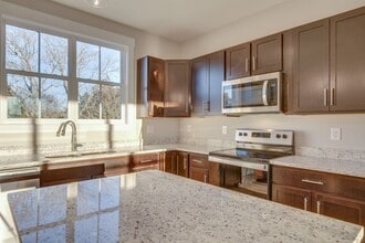 Building Photo - Townhome For Lease