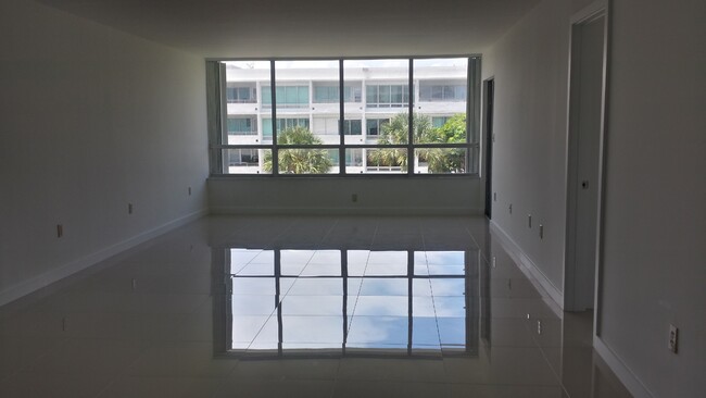 Building Photo - 10230 Collins Ave