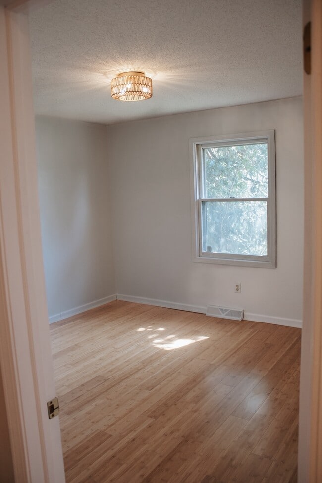 Building Photo - 3885 140th Ave
