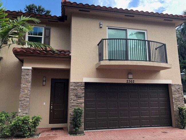 Building Photo - 2362 SW 18th Ave