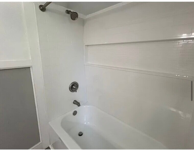 Building Photo - 1425 Methyl St