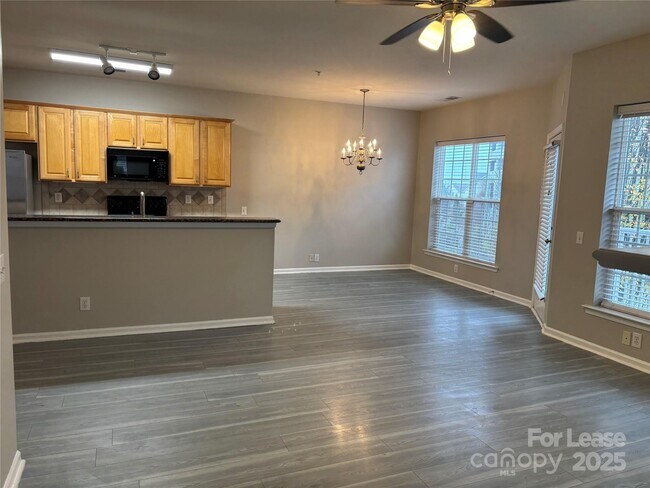 Building Photo - 14859 Santa Lucia Dr