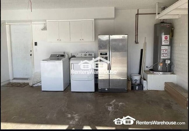 Building Photo - 3BD/2BA Home With Pool in Phoenix, AZ
