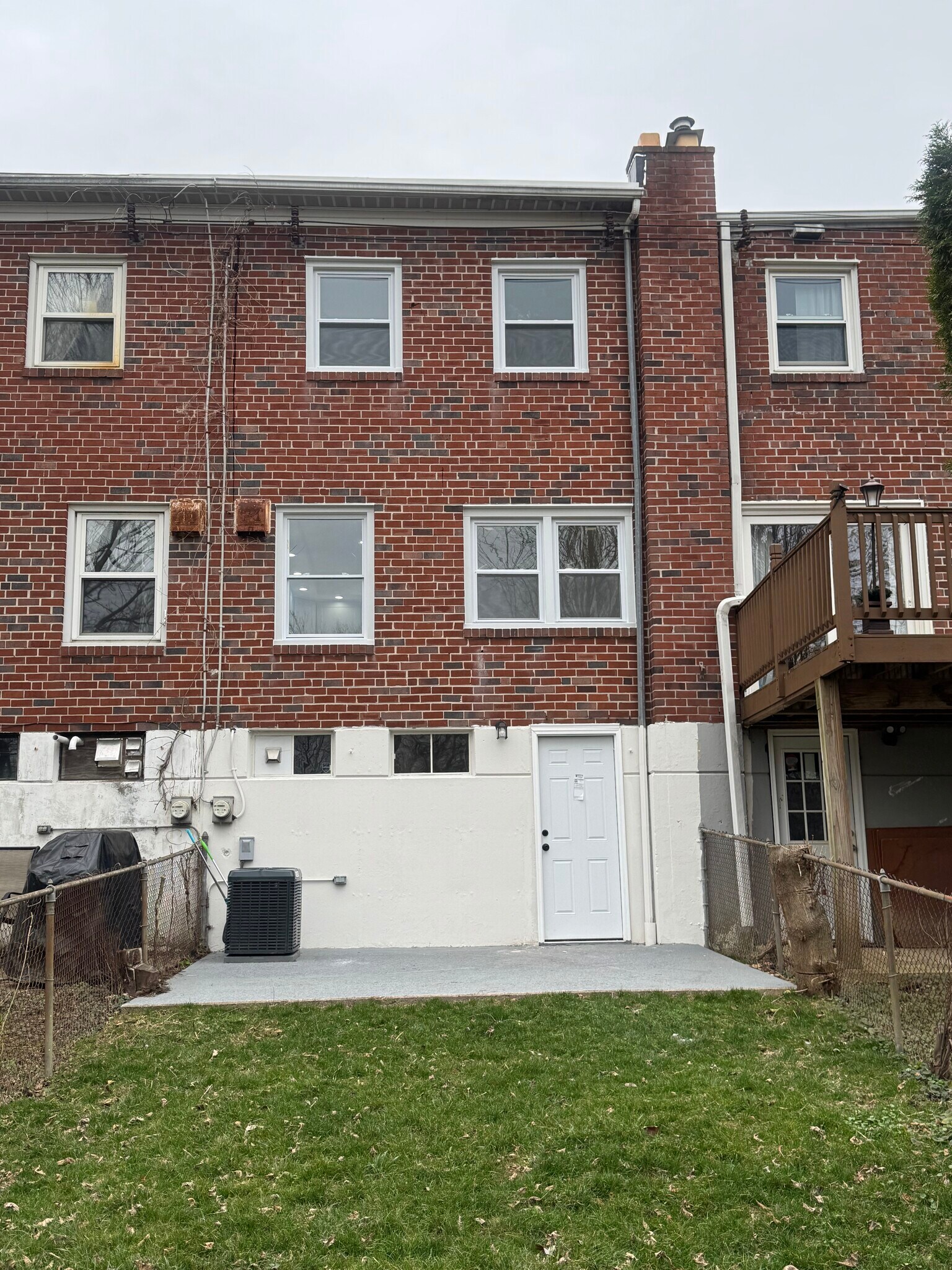 Rear Outside - 333 Mary St