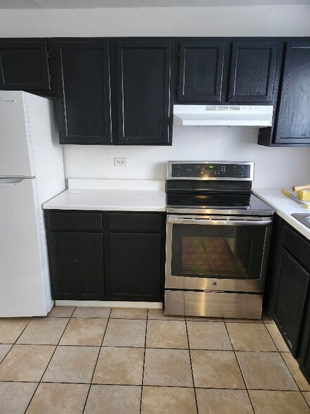 Building Photo - 2208 W Nichols Rd