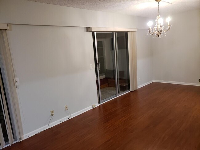 Building Photo - 77 Mansfield B