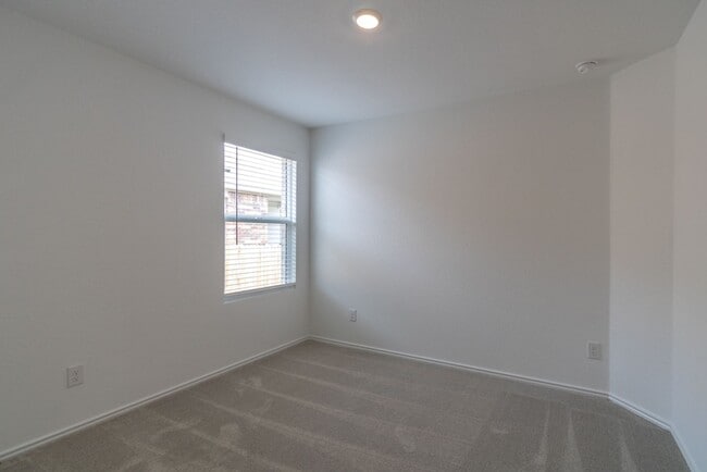 Building Photo - 157 Seminole Dr