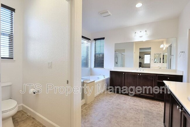 Building Photo - 1427 Bicker Cir